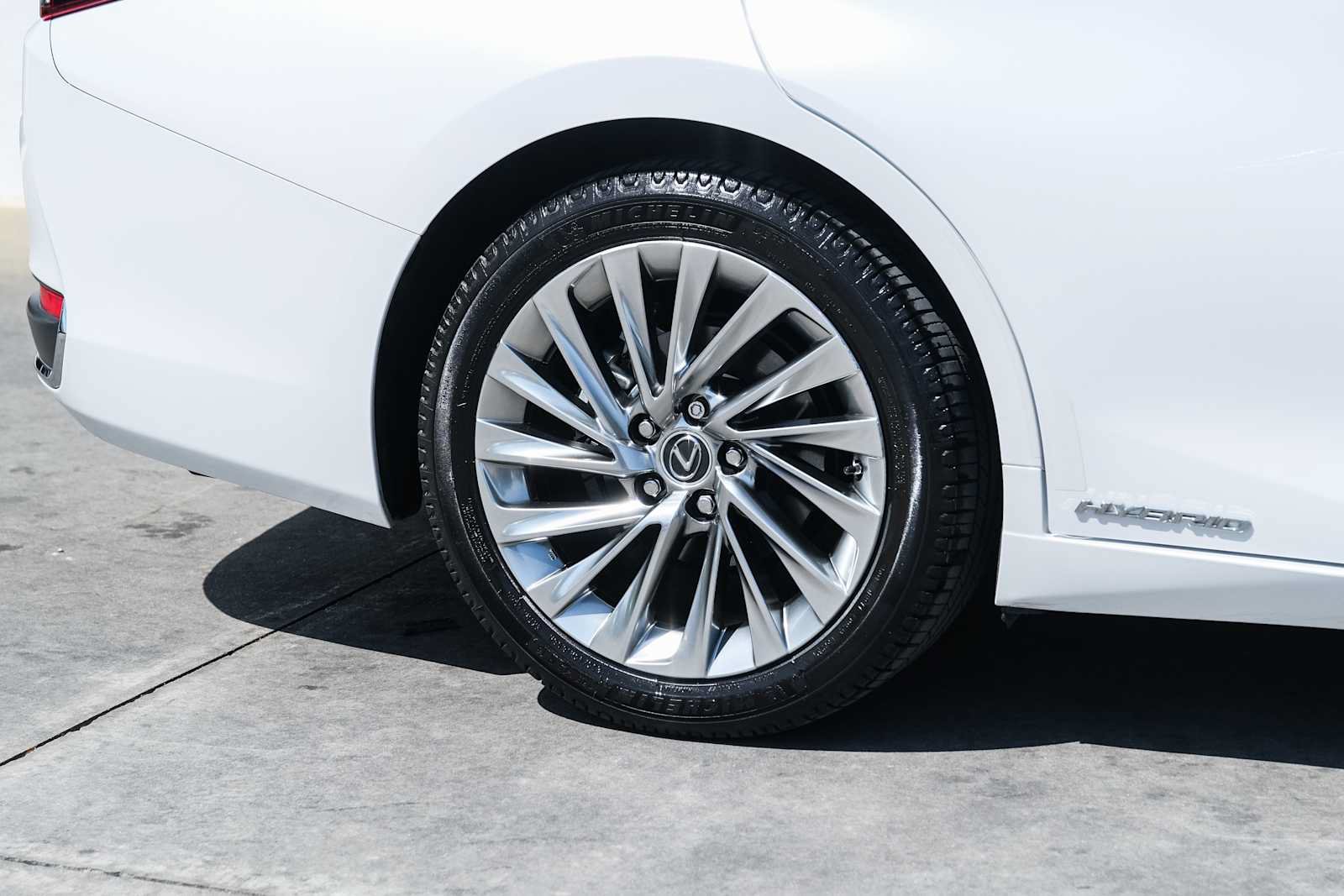 Used 2022 Lexus ES 300h Ultra Luxury w/ Accessory Package 2 FWD image 7
