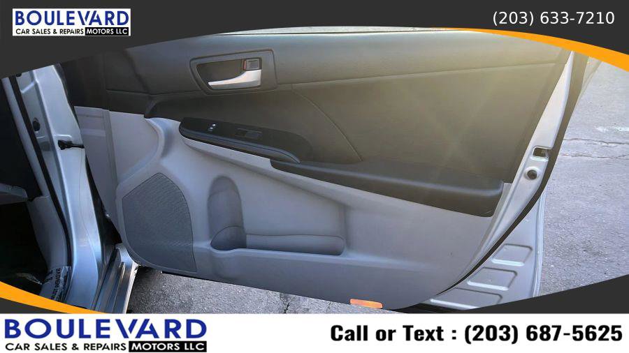 Used 2012 Toyota Camry L image 17