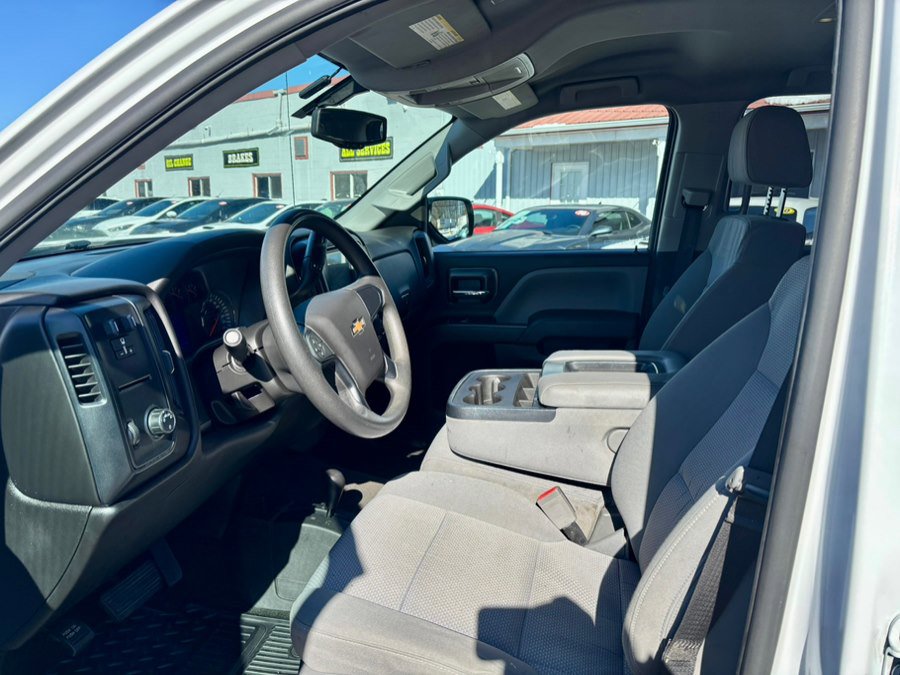 Used 2018 Chevrolet Silverado 1500 Custom w/ Custom Value Package image 11