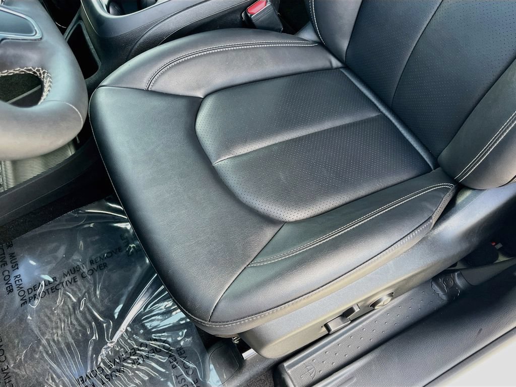 Used 2026 Chrysler Pacifica Select FWD image 18