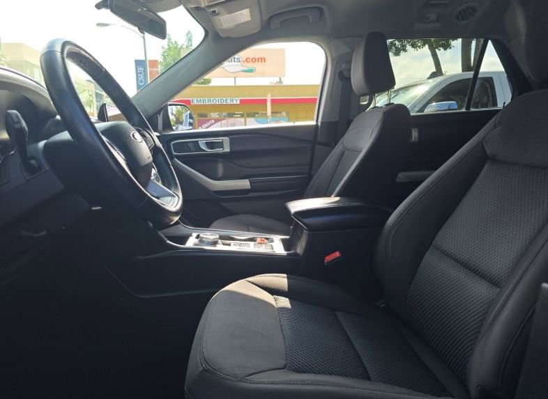 Certified 2022 Ford Explorer XLT w/ Class IV Trailer Tow Package image 6