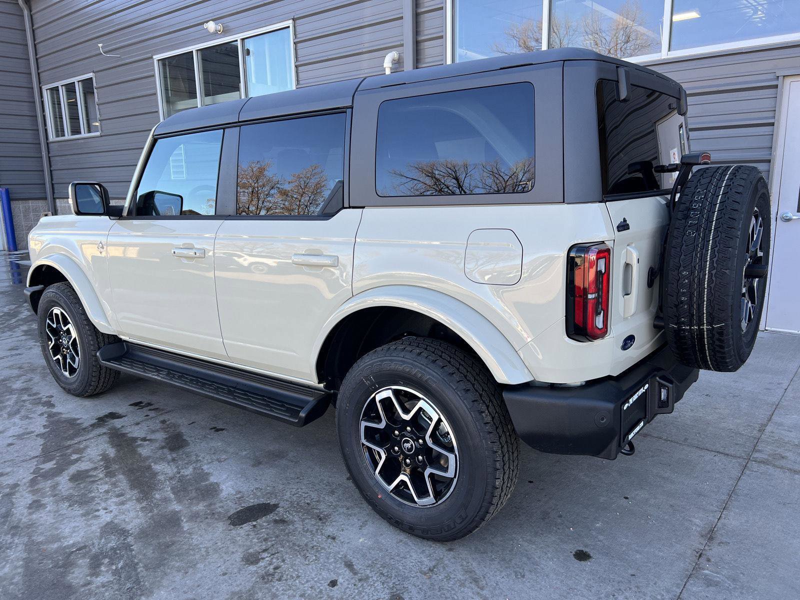 New 2025 Ford Bronco Outer Banks image 9
