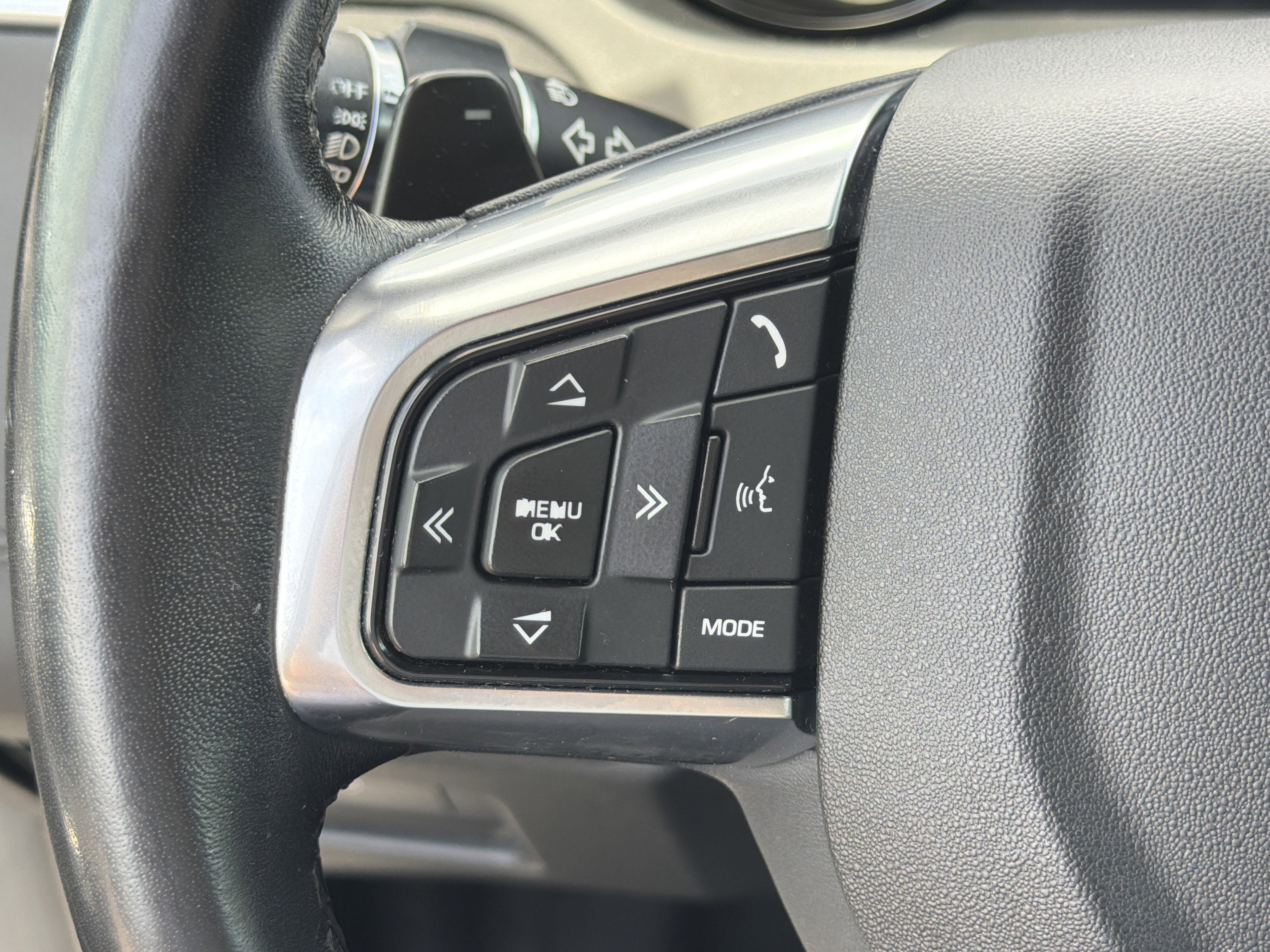 Used 2019 Land Rover Discovery Sport image 31