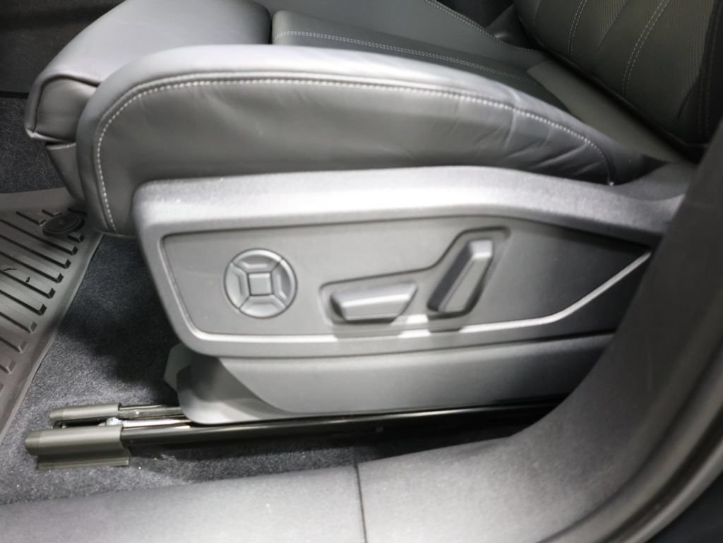 Certified 2025 Audi Q5 Premium w/ Premium Plus AWD/4WD image 14