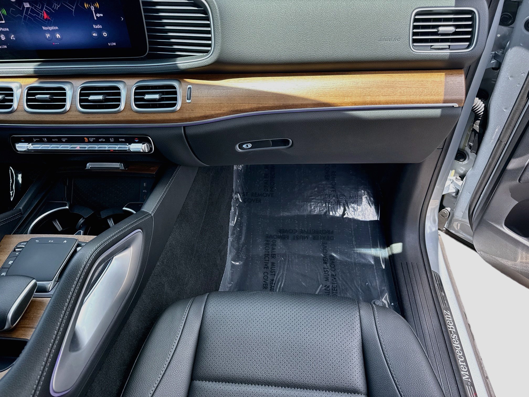 Used 2024 Mercedes-Benz GLE 350 4MATIC w/ Winter Package image 17