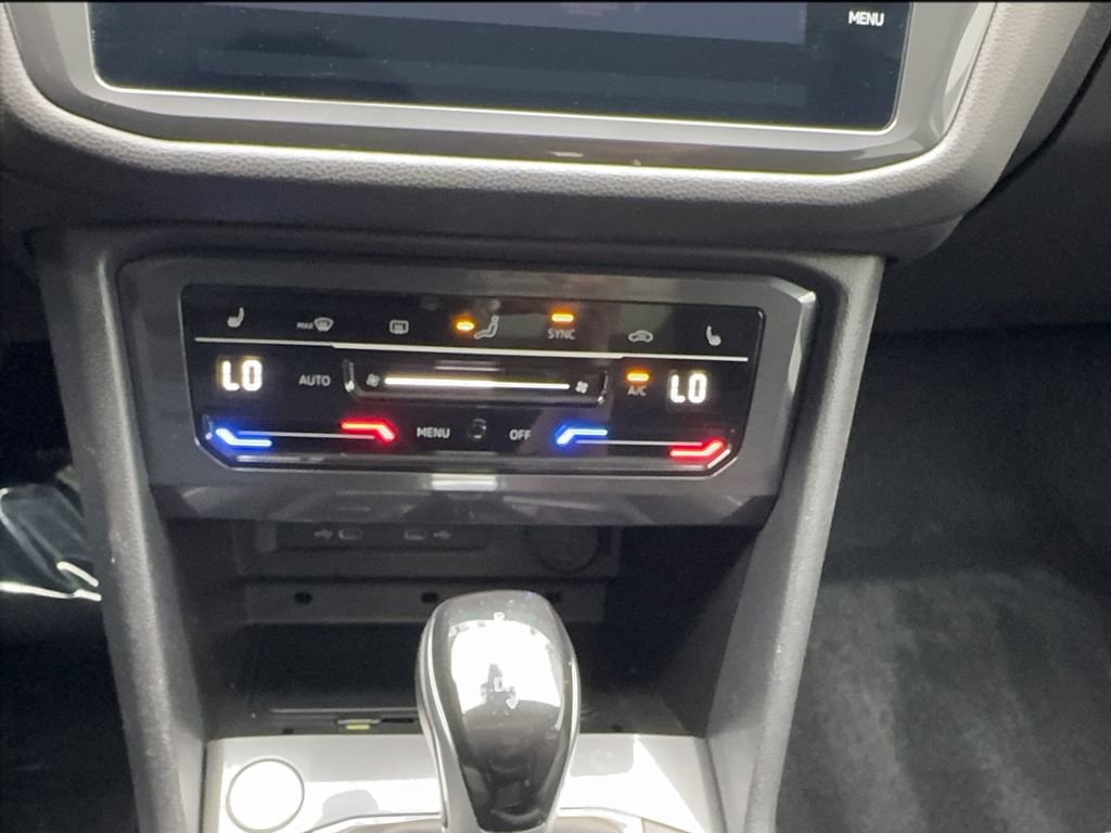 Used 2023 Volkswagen Tiguan SE w/ Panoramic Sunroof Package FWD image 43