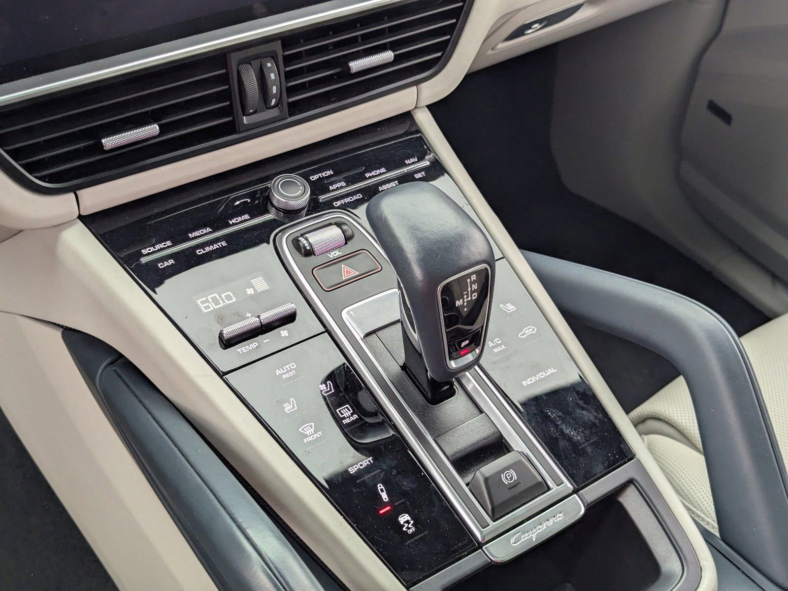 Used 2022 Porsche Cayenne S Platinum image 29