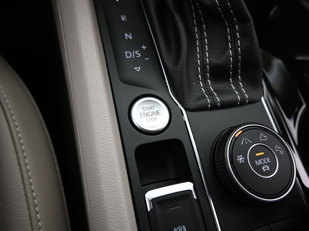 Used 2023 Volkswagen Atlas SEL R-Line image 31