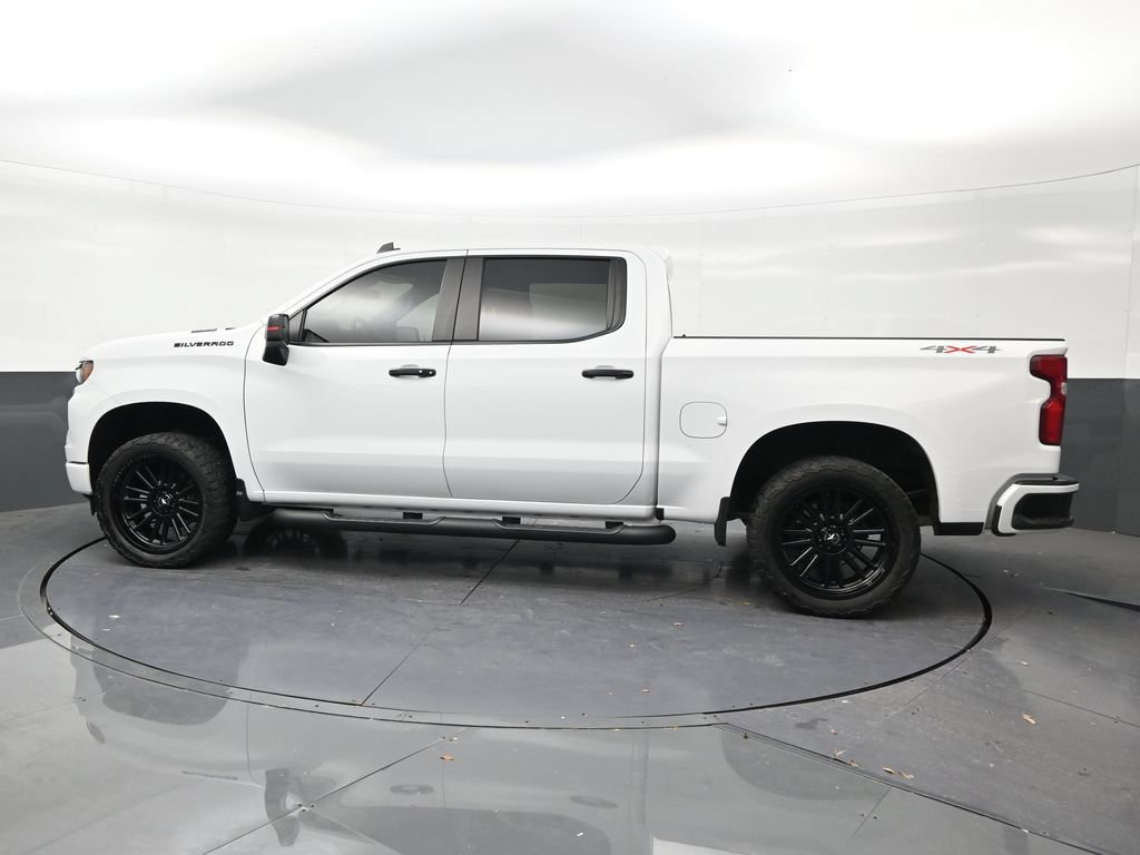 Used 2024 Chevrolet Silverado 1500 RST w/ Redline Edition AWD/4WD image 2
