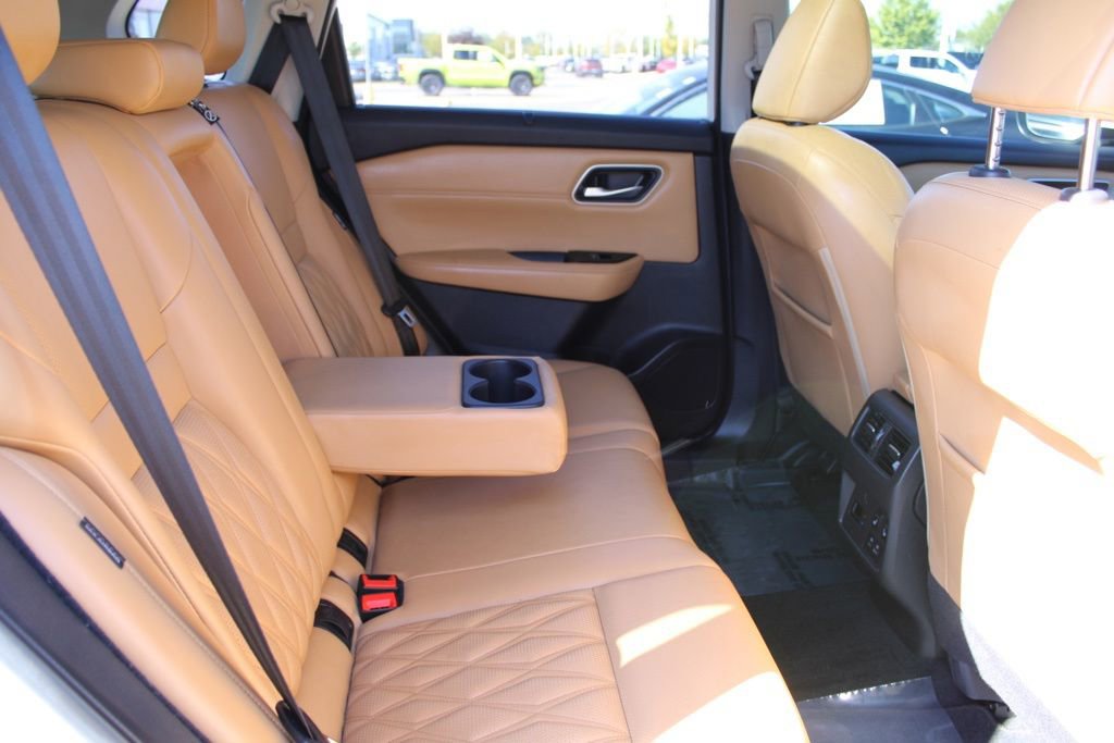 Used 2021 Nissan Rogue Platinum image 24