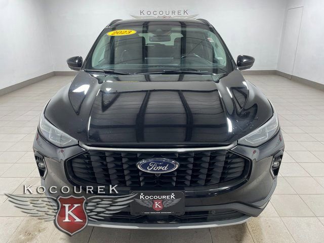 Used 2023 Ford Escape Platinum image 2