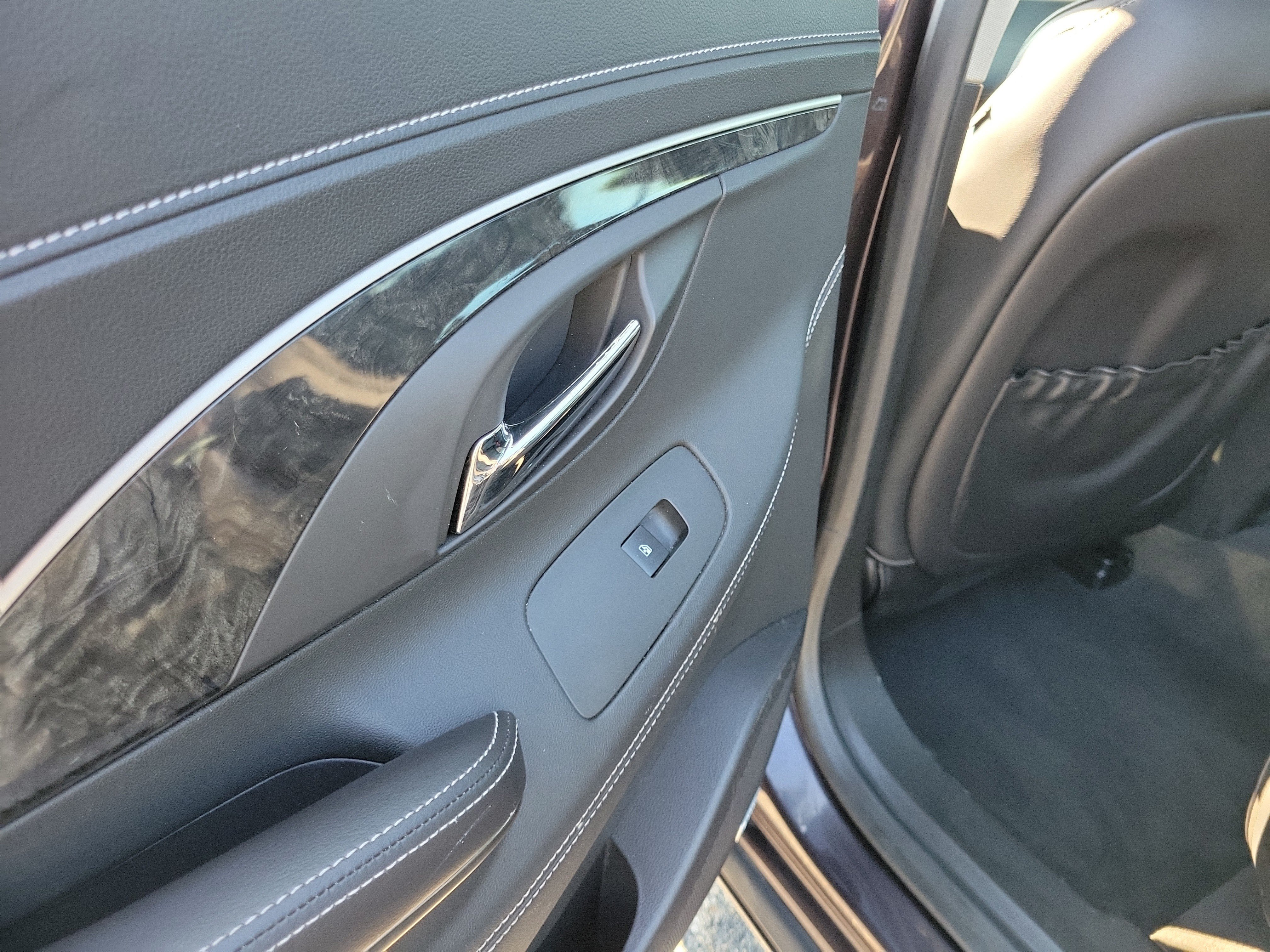 Used 2014 Buick LaCrosse Leather w/ Driver Confidence Package FWD image 13