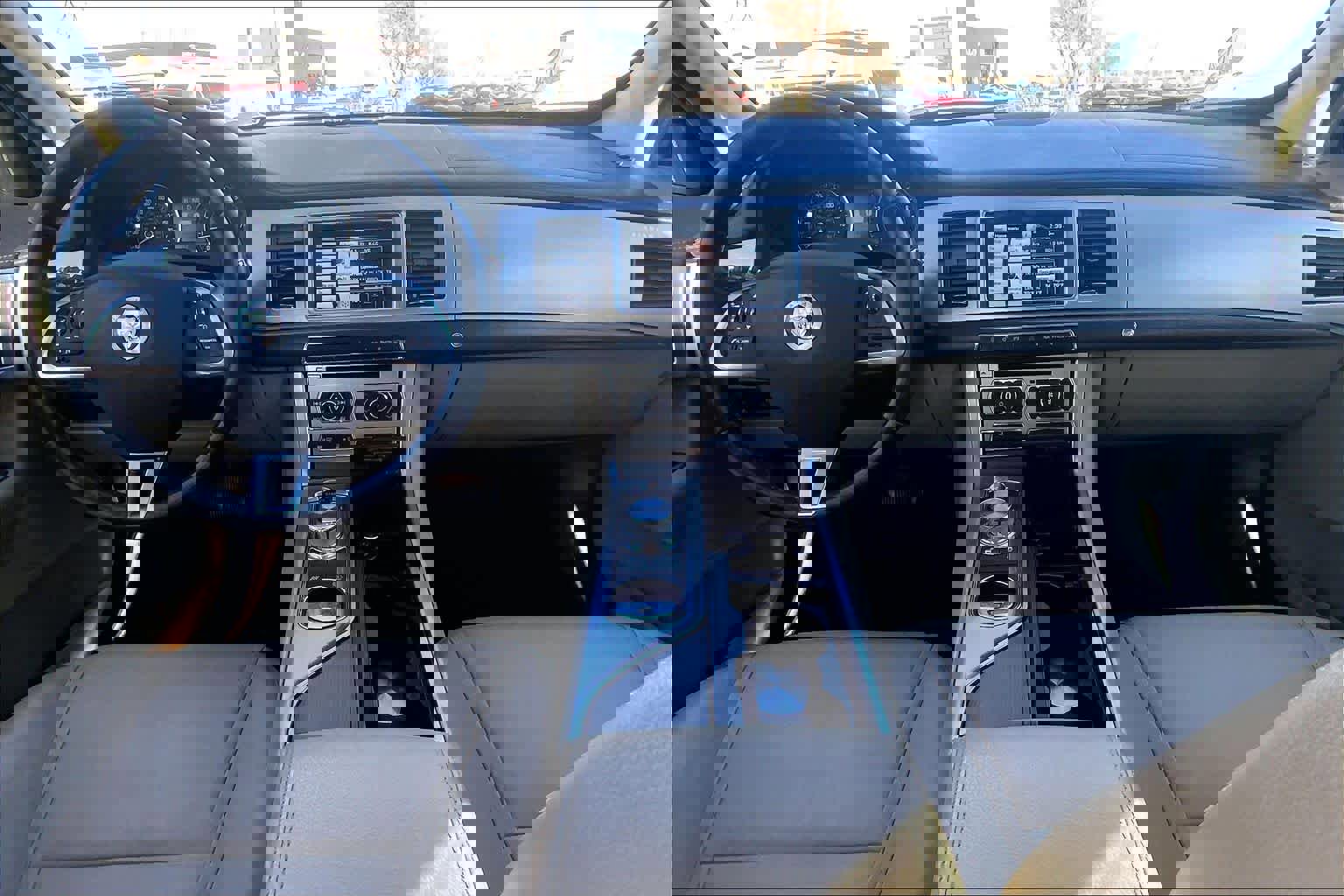 Used 2013 Jaguar XF 3.0 image 15