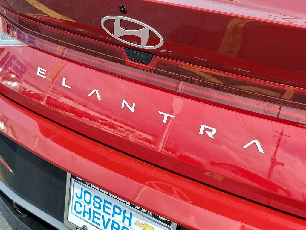 Used 2025 Hyundai Elantra SEL FWD image 8