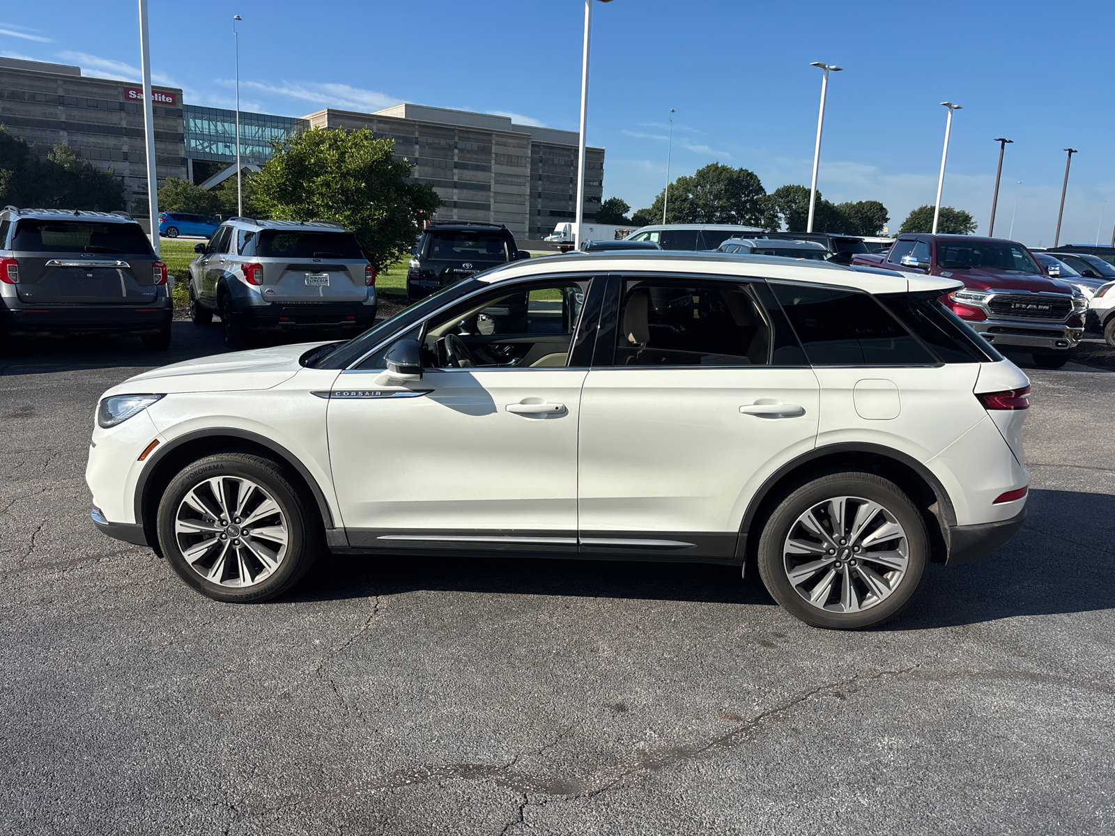 Used 2022 Lincoln Corsair Reserve FWD image 4
