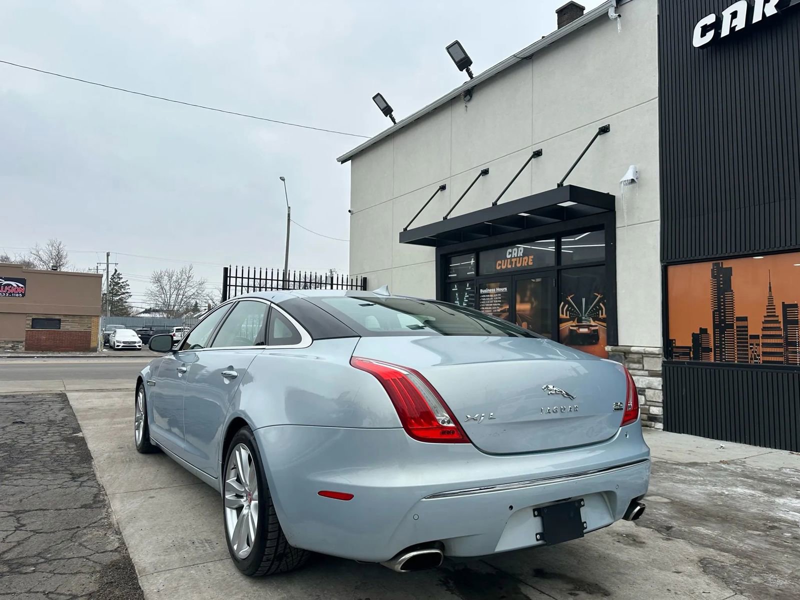 Used 2014 Jaguar XJ L Portfolio image 4