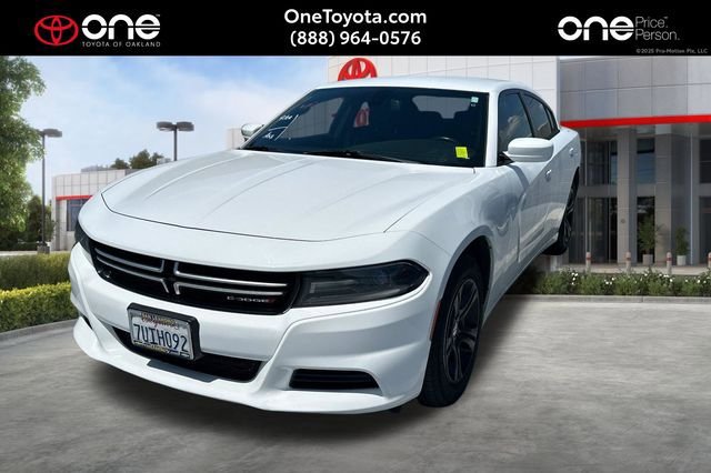Used 2016 Dodge Charger SE RWD image 1