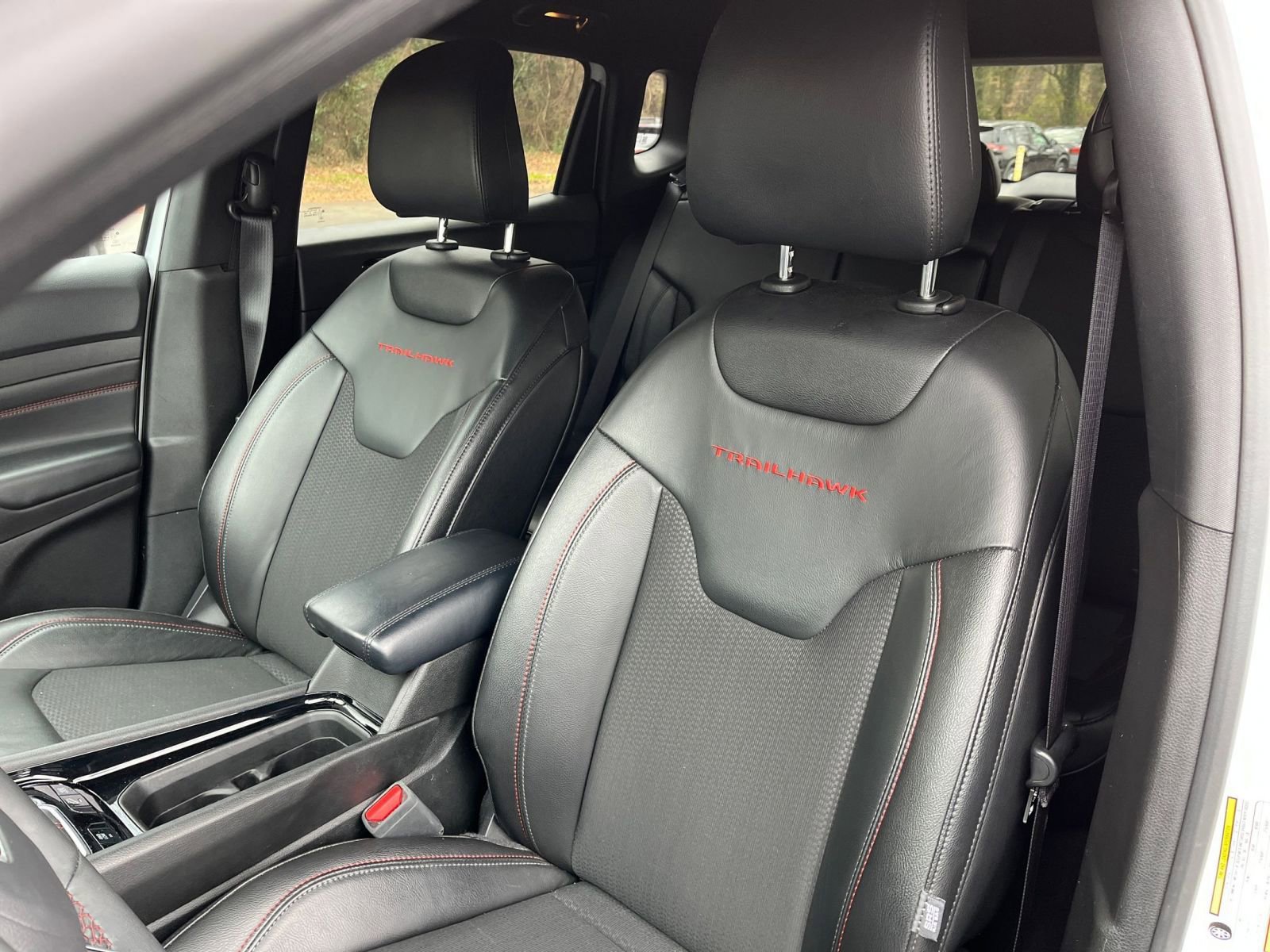 Used 2025 Jeep Compass Trailhawk image 34