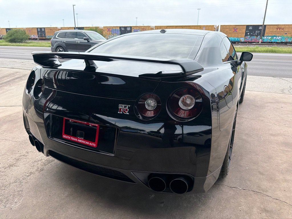 Used 2010 Nissan GT-R Premium AWD/4WD image 40