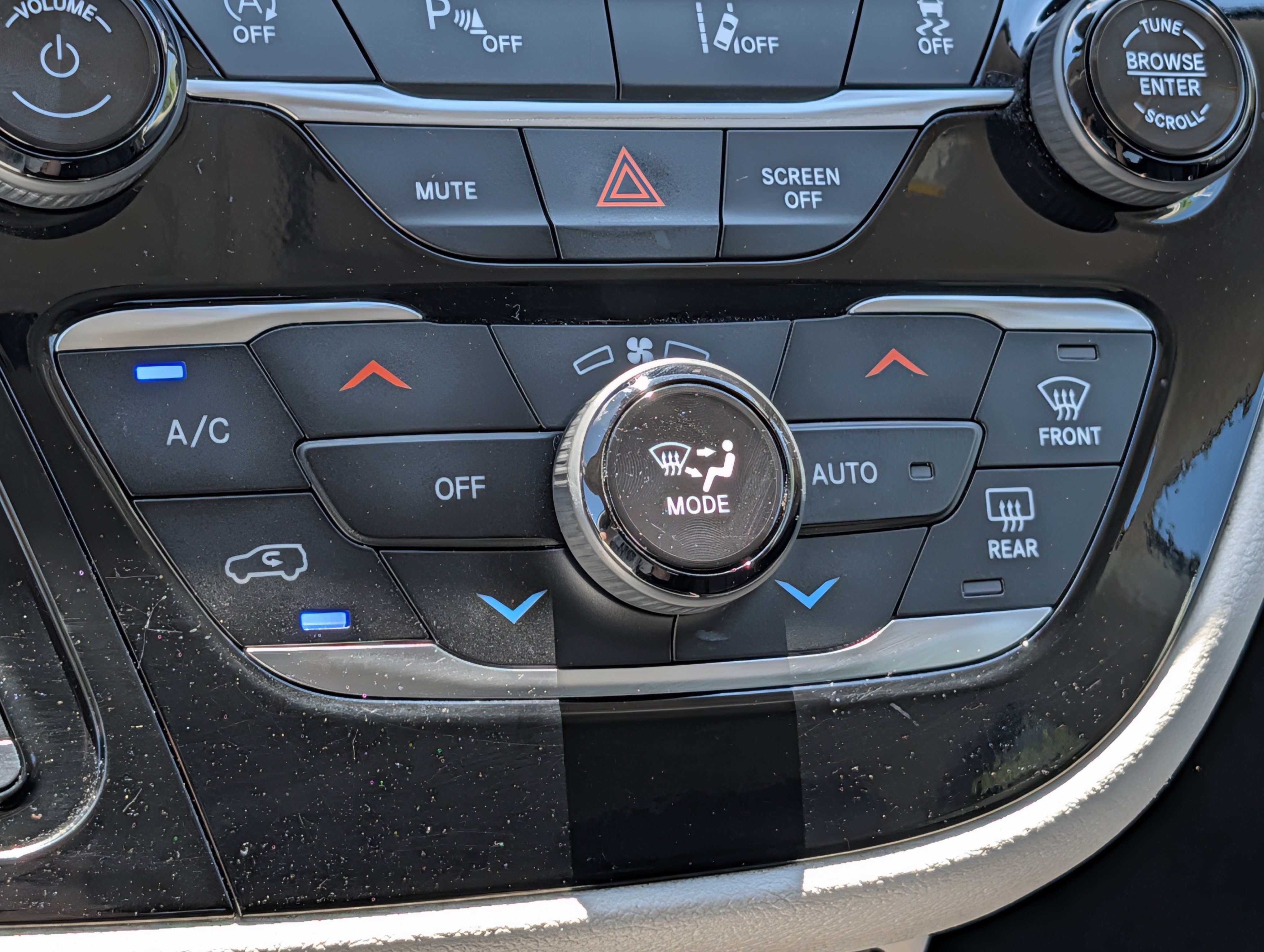 Used 2024 Chrysler Pacifica Touring-L FWD image 23
