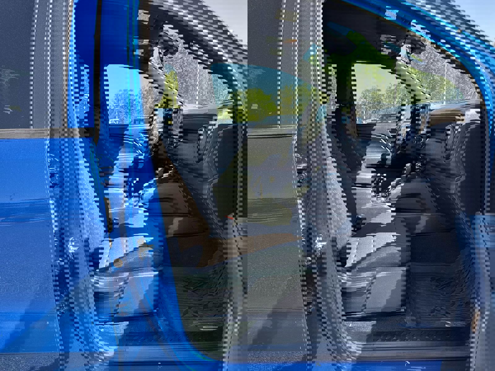 Used 2024 Chevrolet Colorado Trail Boss w/ Advanced Trailering Package image 32