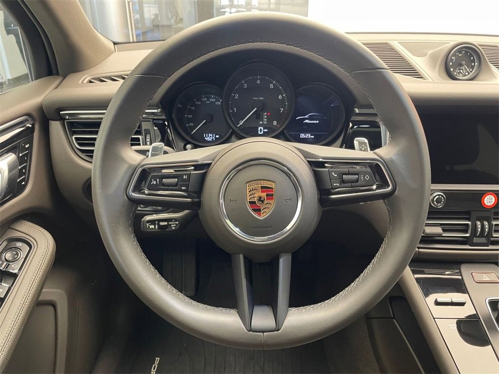 Used 2025 Porsche Macan image 10