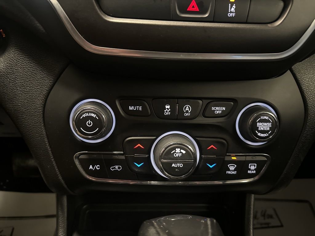 Used 2022 Jeep Cherokee Trailhawk w/ Comfort/Convenience Group image 27