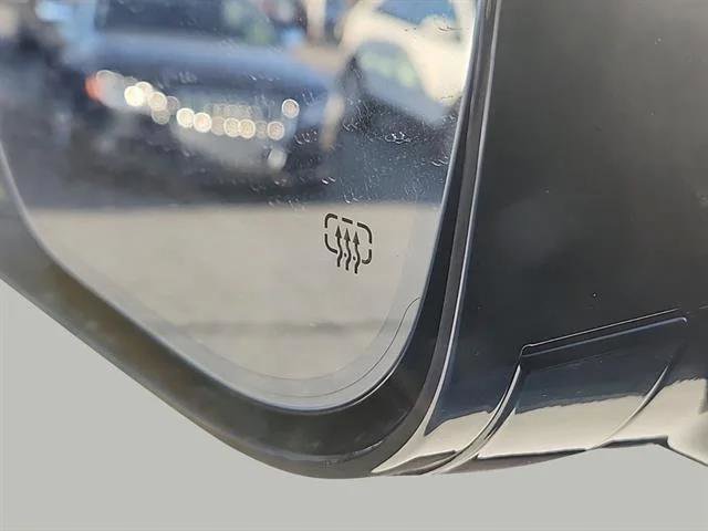 Certified 2025 Jeep Grand Cherokee L Limited w/ Luxury Tech Group II image 5