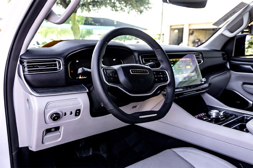 Used 2023 Jeep Wagoneer Series III w/ Premium Group I image 15