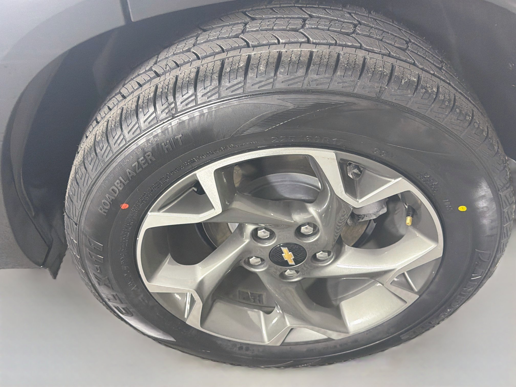 Used 2025 Chevrolet Trax LT FWD image 11