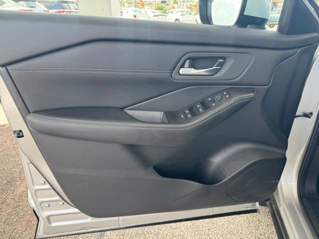 Used 2025 Nissan Rogue SV w/ SV Premium Package AWD/4WD image 16