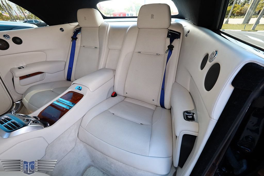 Used 2016 Rolls-Royce Dawn RWD image 17