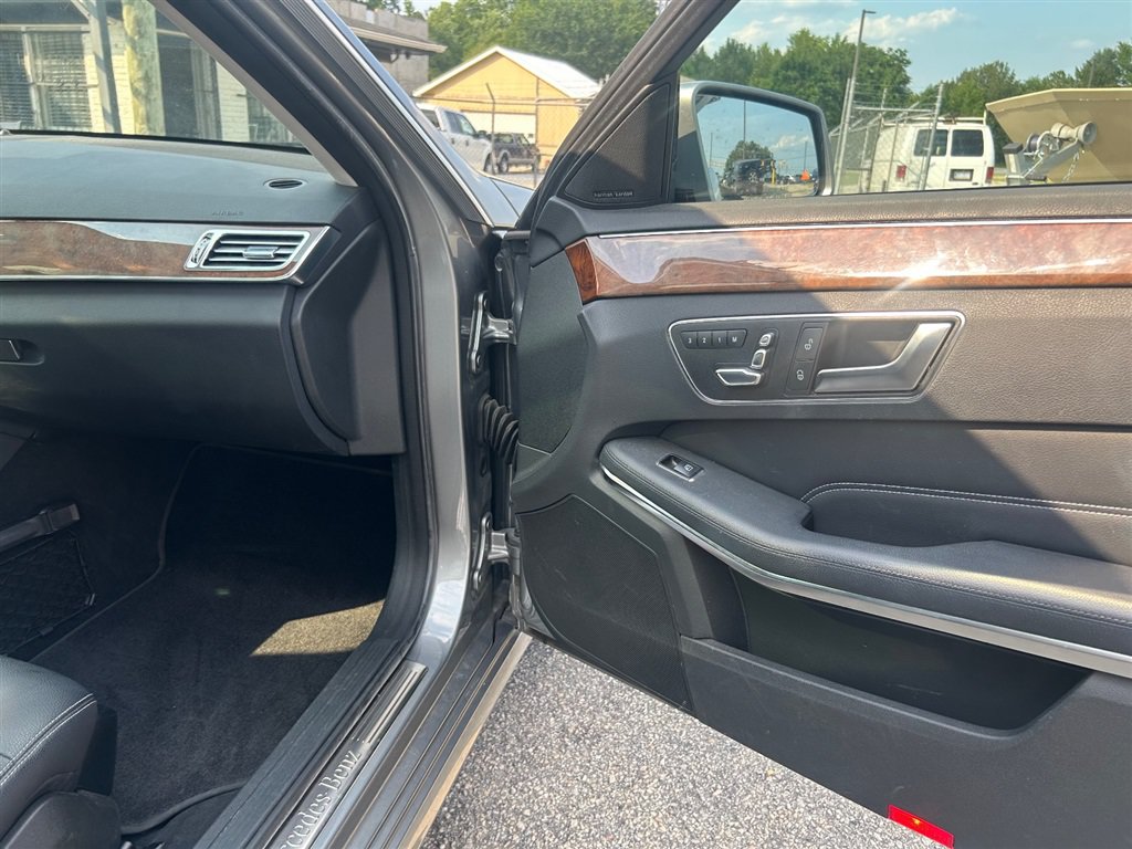 Used 2014 Mercedes-Benz E 350 Sedan image 31