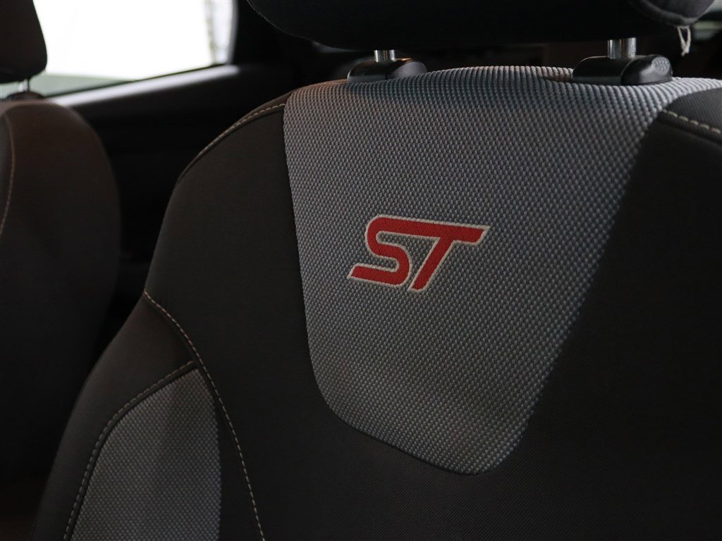 Used 2018 Ford Focus ST image 36