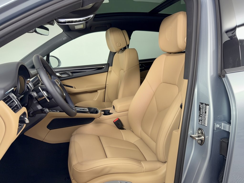 New 2026 Porsche Macan AWD/4WD image 5