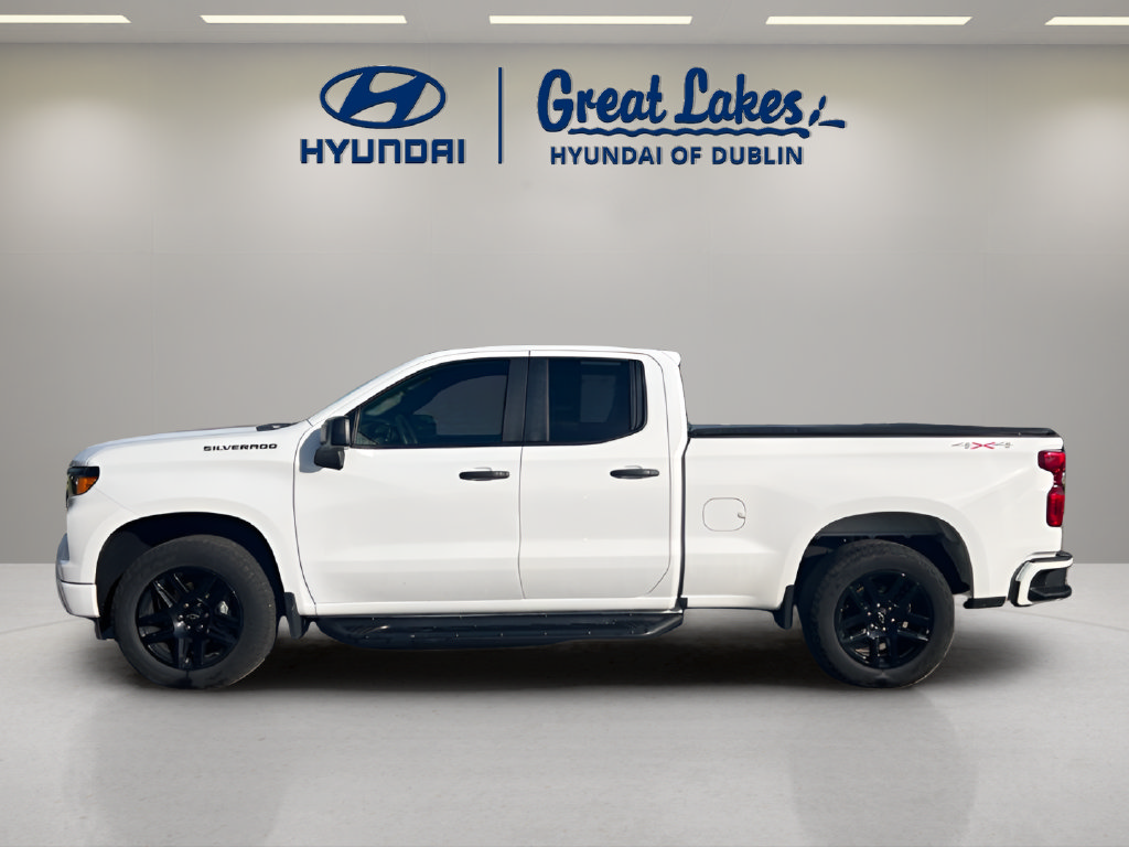Used 2023 Chevrolet Silverado 1500 Custom w/ 2.7L Blackout Package AWD/4WD image 2