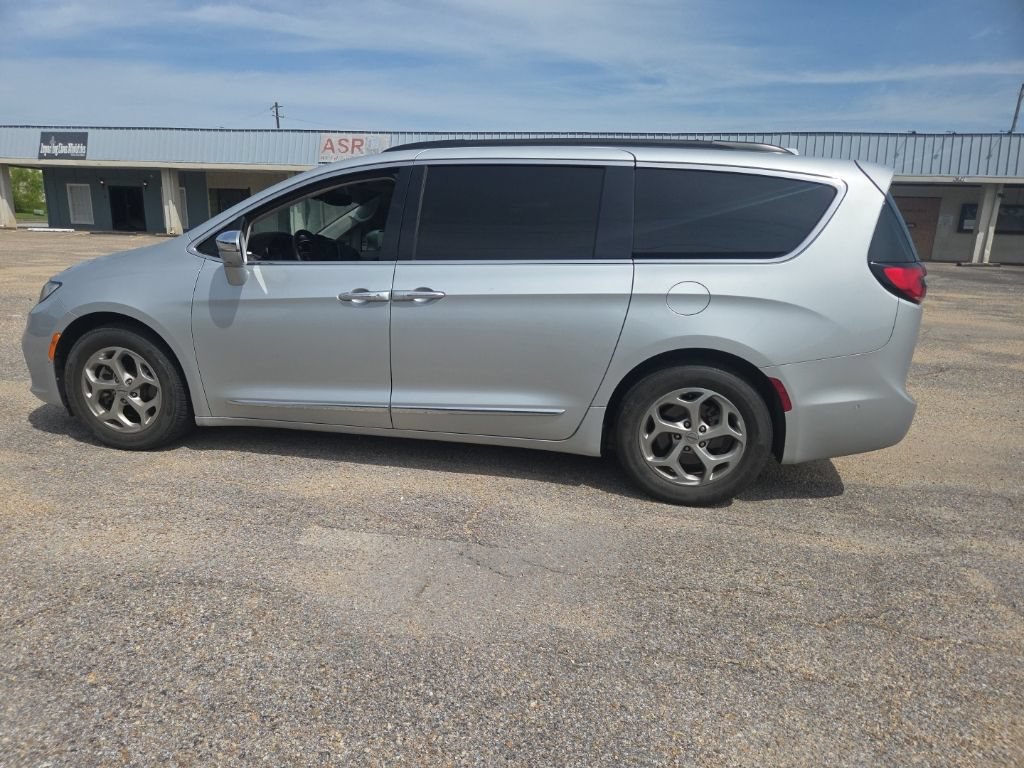 Used 2022 Chrysler Pacifica Limited FWD image 7