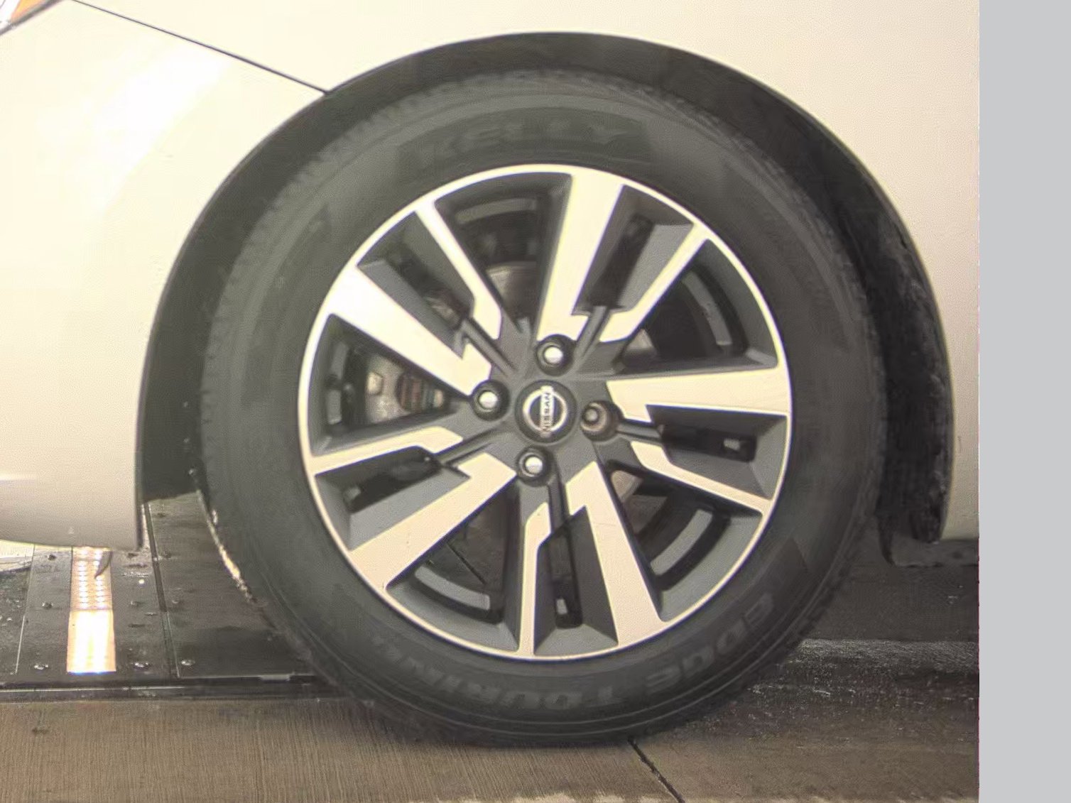 Used 2021 Nissan Versa SV image 11