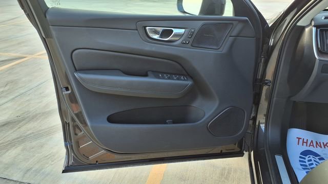 Used 2023 Volvo XC60 B5 Plus image 13