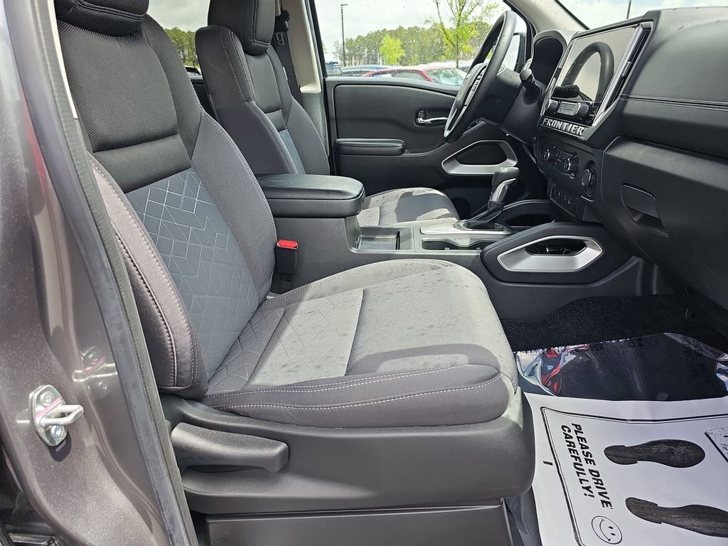Used 2025 Nissan Frontier SV RWD image 13