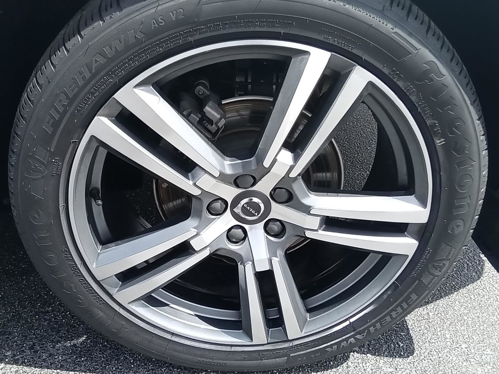 Used 2021 Volvo XC60 T5 Momentum w/ Protection Package Premier image 11