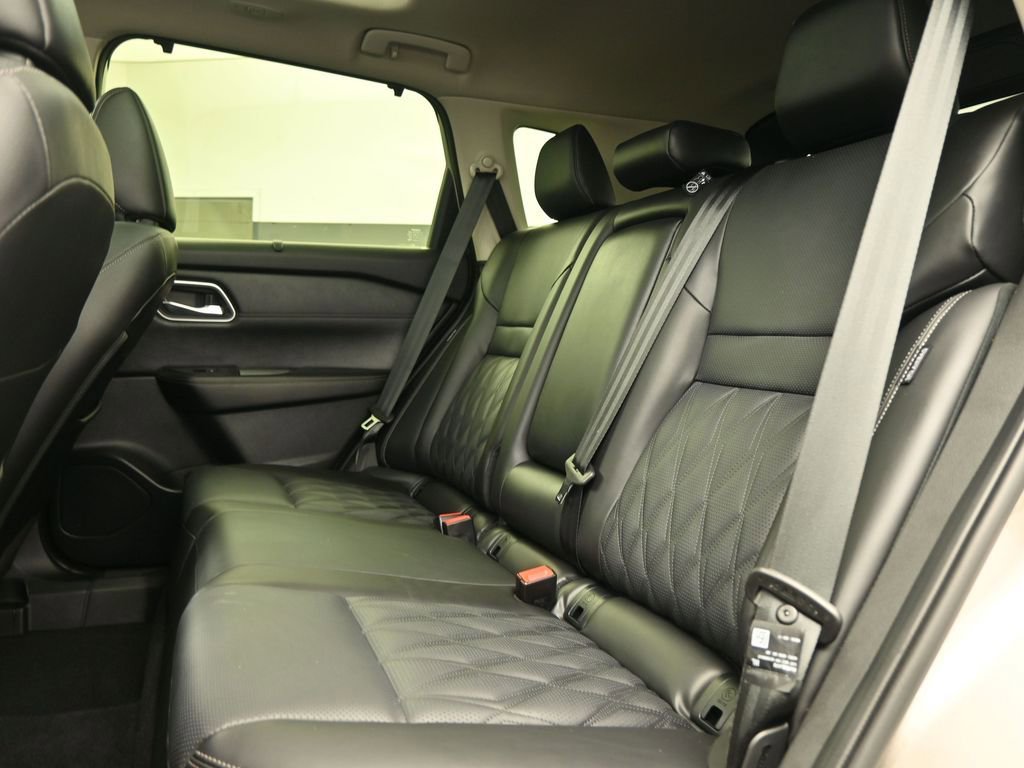 Used 2025 Nissan Rogue Platinum w/ Platinum Premium Package FWD image 10