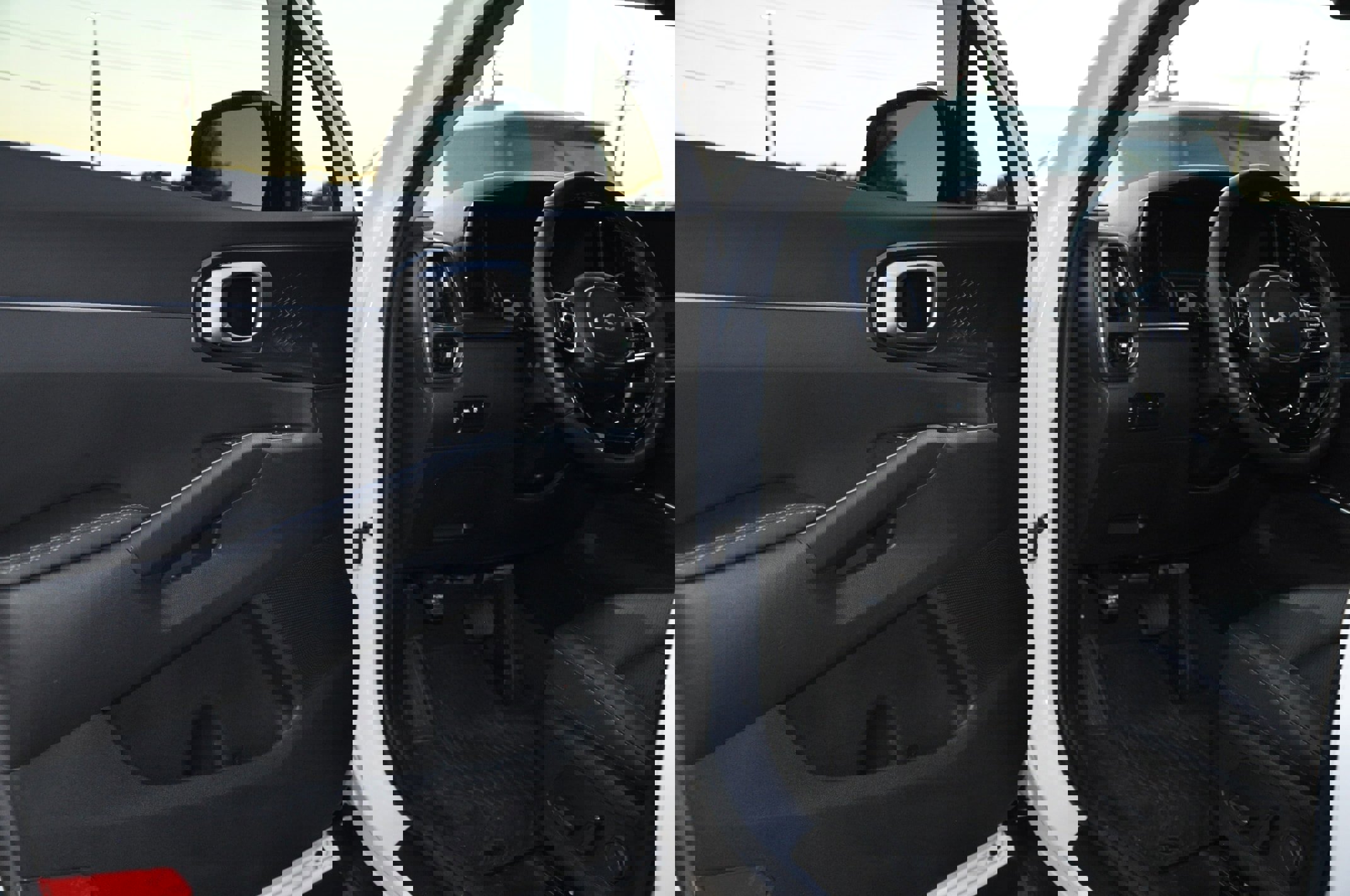 Used 2023 Kia Sorento S w/ Panoramic Sunroof Package image 11