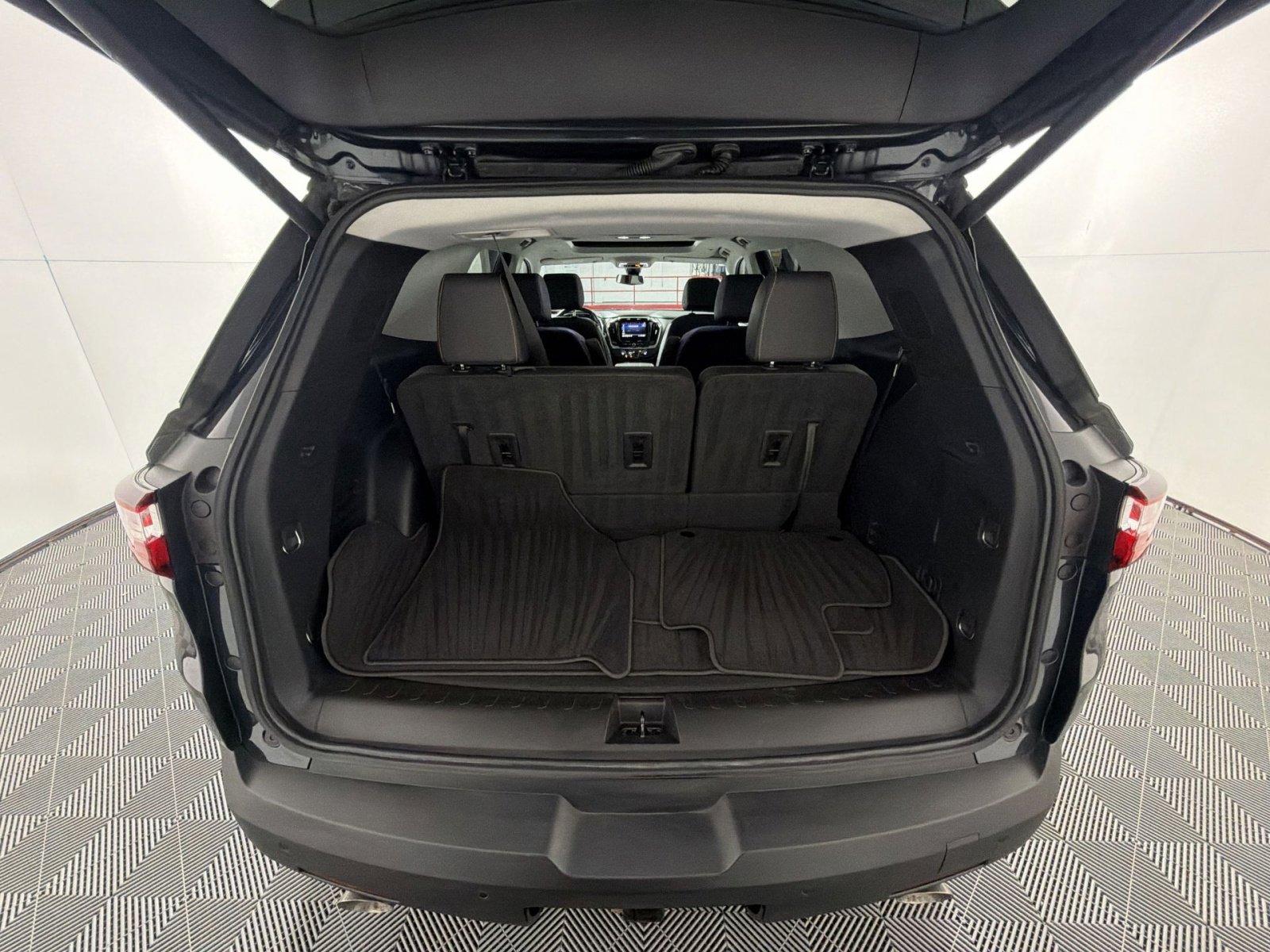 Used 2020 Chevrolet Traverse RS image 20