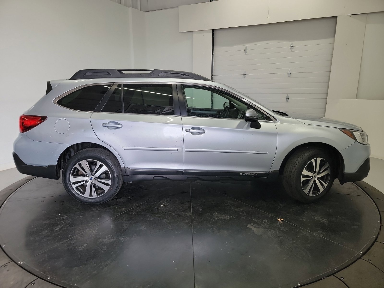 Used 2018 Subaru Outback 2.5i Limited AWD/4WD image 11