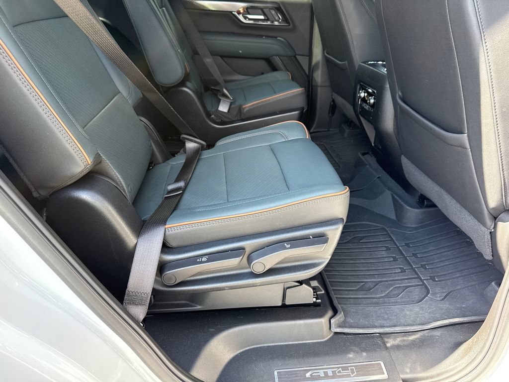 Used 2025 GMC Yukon AT4 AWD/4WD image 15