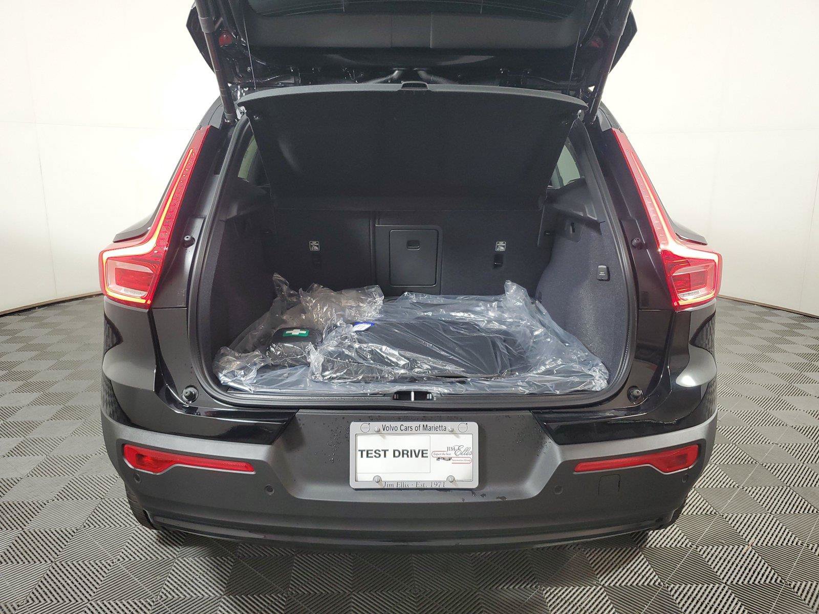 New 2026 Volvo XC40 B5 Plus w/ Protection Package Premier AWD/4WD image 9
