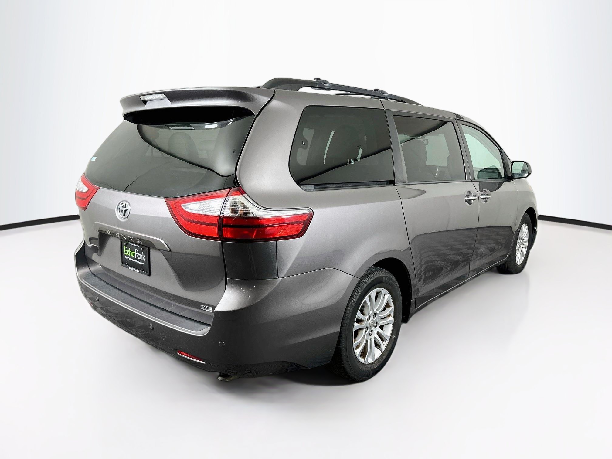 Used 2015 Toyota Sienna XLE w/ XLE Navigation Package FWD image 9