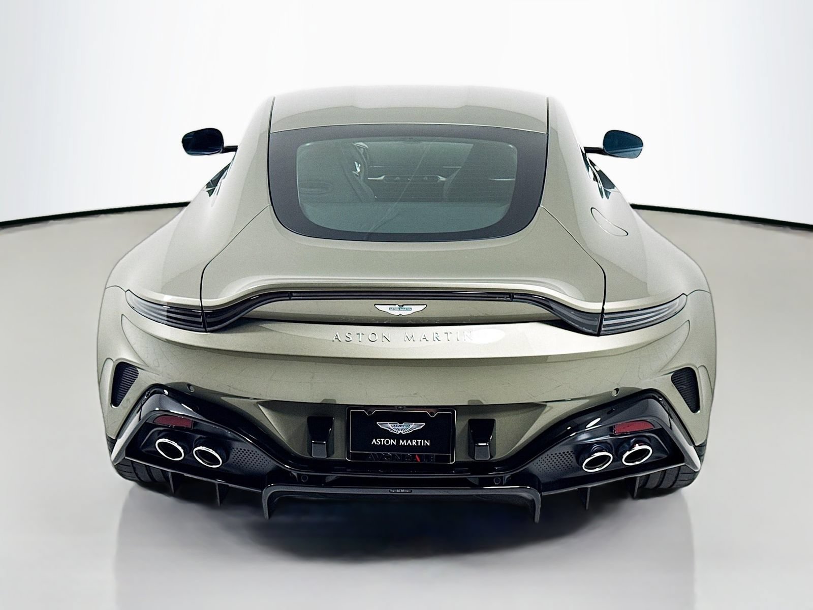 Used 2025 Aston Martin V8 Vantage Coupe RWD image 6