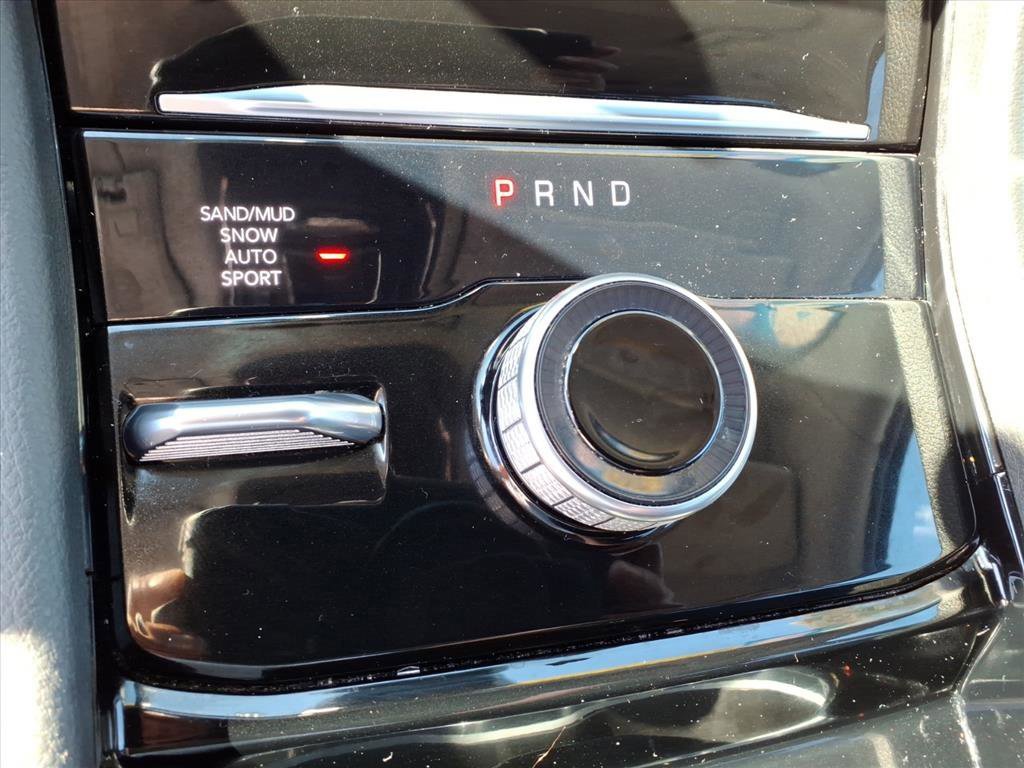 Used 2023 Jeep Grand Cherokee Limited w/ Black Appearance Package image 17